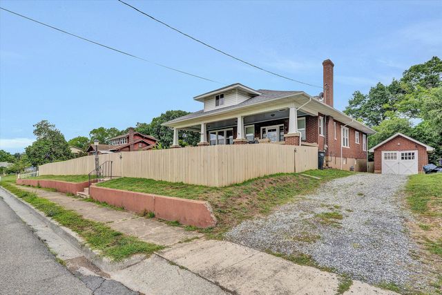 323 N Maple ST, Vinton, VA 24179