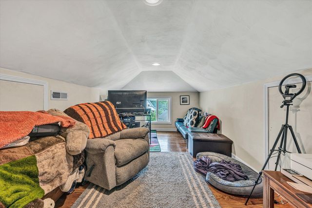 323 N Maple ST, Vinton, VA 24179