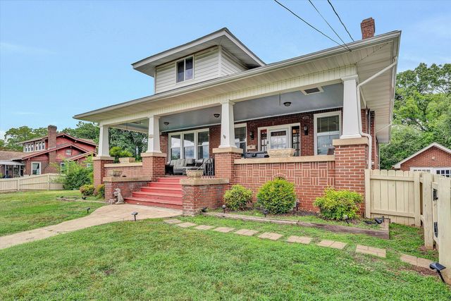 323 N Maple ST, Vinton, VA 24179