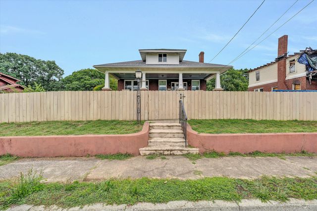 323 N Maple ST, Vinton, VA 24179