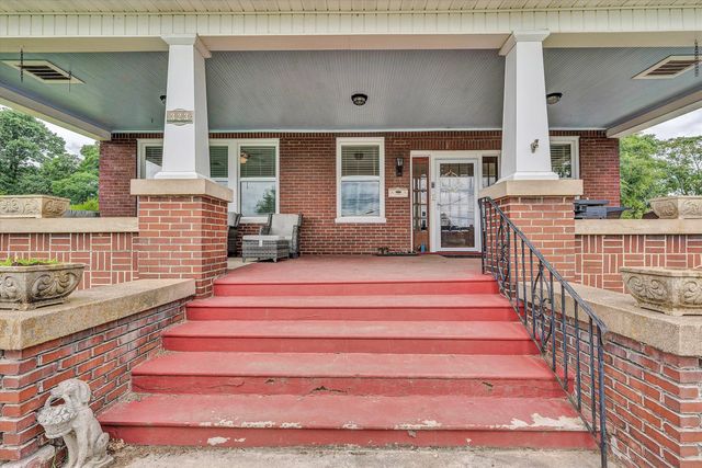 323 N Maple ST, Vinton, VA 24179
