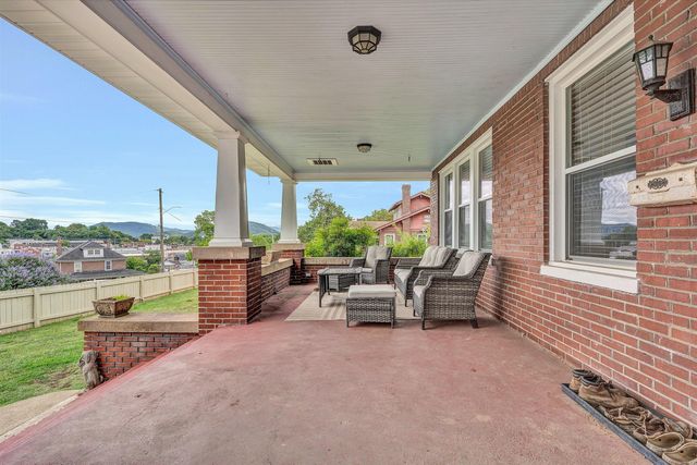 323 N Maple ST, Vinton, VA 24179