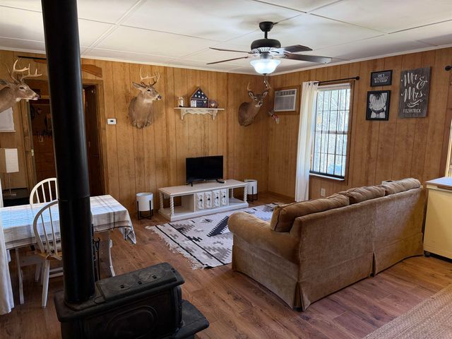 1042 BEAUTY RD, Bethel Springs, TN 38315