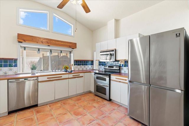 9 Ridgewood Circle, Wimberley, TX 78676