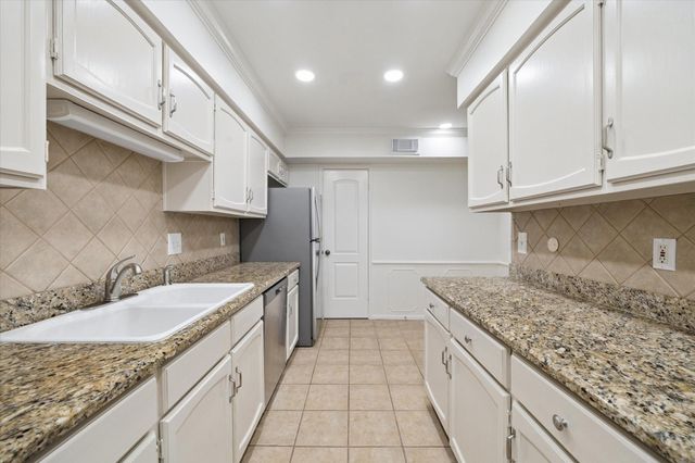 353 N Post Oak Lane 627, Houston, TX 77024