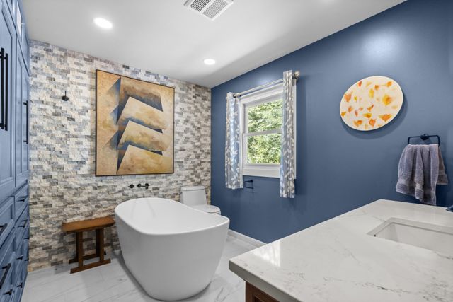1035 Riverview Rd, Centerville, TN 37033
