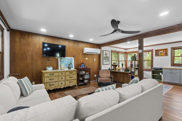 1035 Riverview Rd, Centerville, TN 37033