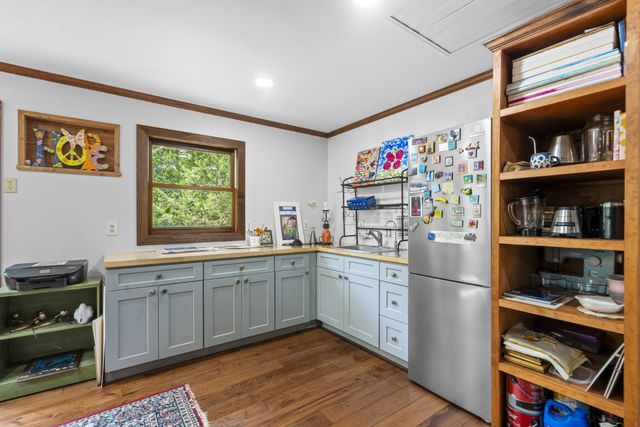 1035 Riverview Rd, Centerville, TN 37033