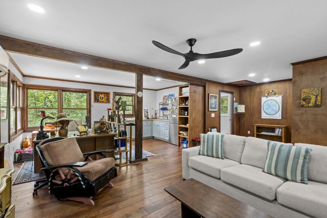 1035 Riverview Rd, Centerville, TN 37033