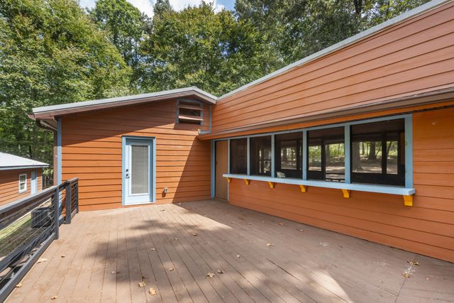 1035 Riverview Rd, Centerville, TN 37033