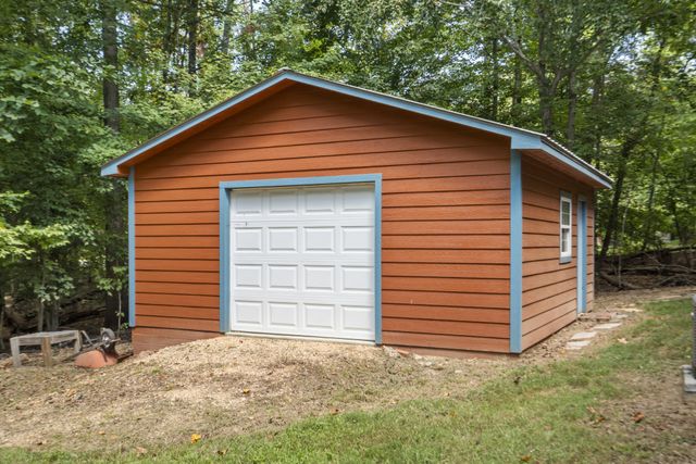 1035 Riverview Rd, Centerville, TN 37033