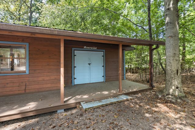 1035 Riverview Rd, Centerville, TN 37033