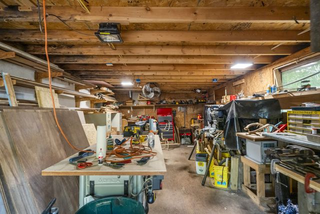 1035 Riverview Rd, Centerville, TN 37033