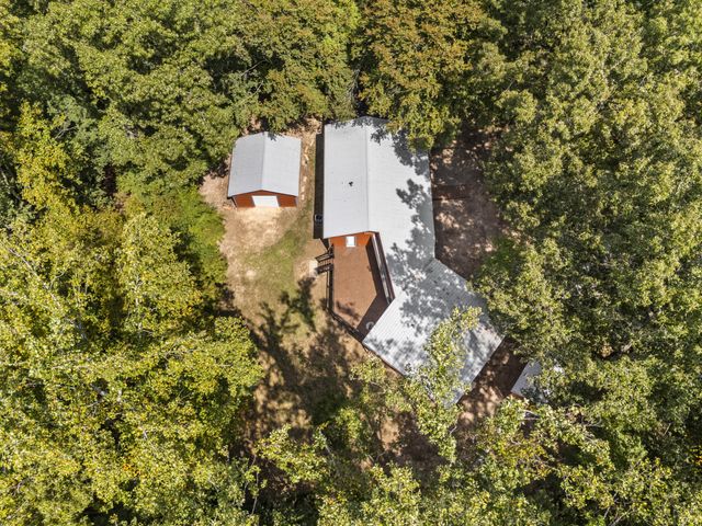1035 Riverview Rd, Centerville, TN 37033