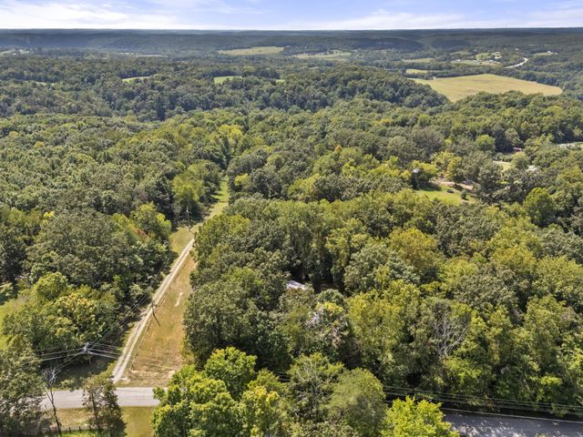 1035 Riverview Rd, Centerville, TN 37033