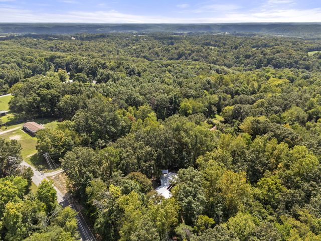 1035 Riverview Rd, Centerville, TN 37033