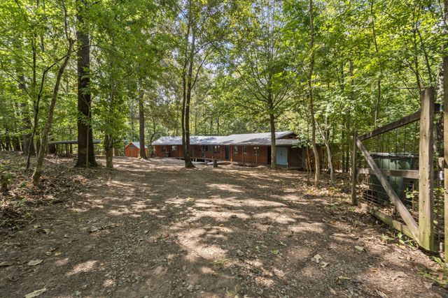 1035 Riverview Rd, Centerville, TN 37033
