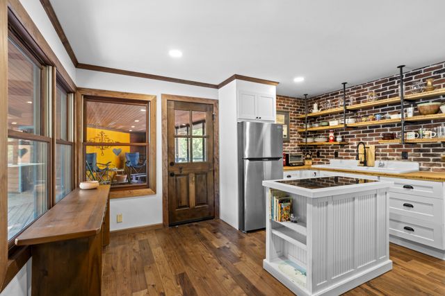 1035 Riverview Rd, Centerville, TN 37033