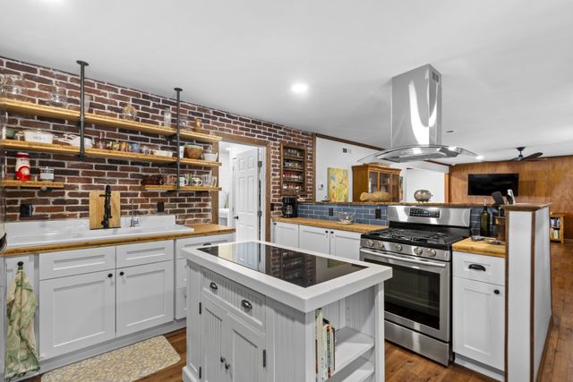 1035 Riverview Rd, Centerville, TN 37033