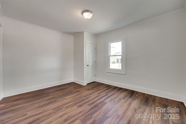 104 W Maryland Avenue, Bessemer City, NC 28016