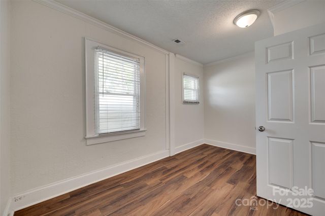 104 W Maryland Avenue, Bessemer City, NC 28016
