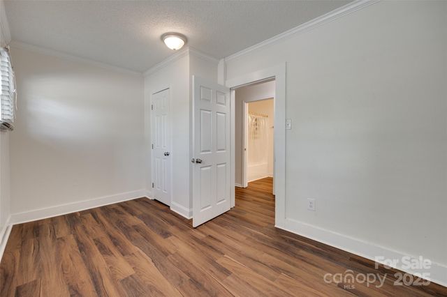 104 W Maryland Avenue, Bessemer City, NC 28016