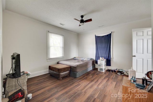 104 W Maryland Avenue, Bessemer City, NC 28016