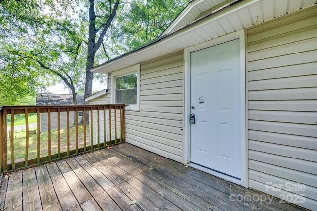 104 W Maryland Avenue, Bessemer City, NC 28016