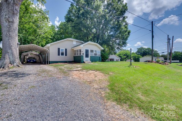 104 W Maryland Avenue, Bessemer City, NC 28016