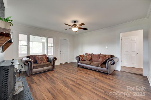 104 W Maryland Avenue, Bessemer City, NC 28016