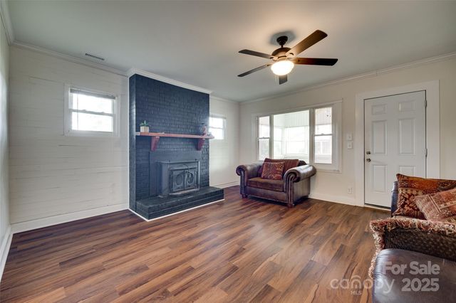 104 W Maryland Avenue, Bessemer City, NC 28016