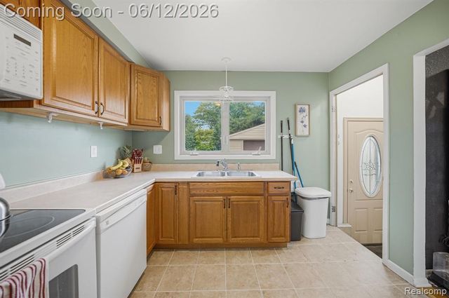 28750 Fountain Street, Roseville, MI 48066