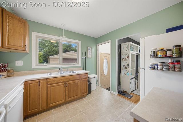 28750 Fountain Street, Roseville, MI 48066