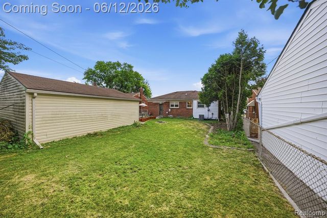 28750 Fountain Street, Roseville, MI 48066