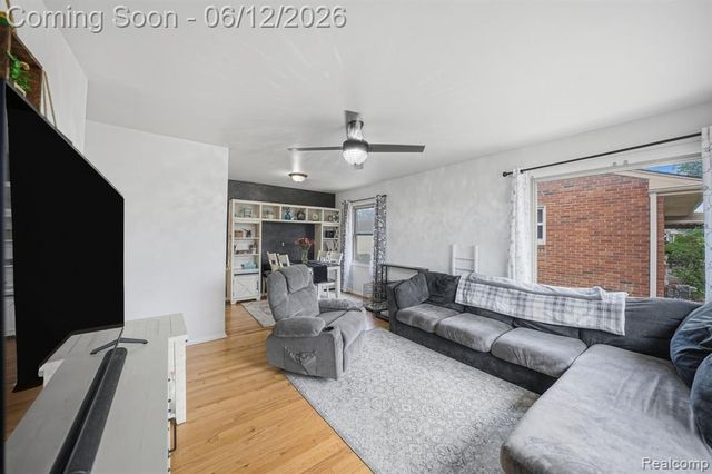 28750 Fountain Street, Roseville, MI 48066