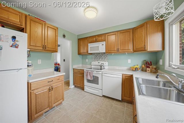 28750 Fountain Street, Roseville, MI 48066