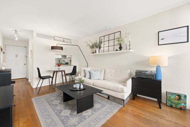 366 W 11th St Apt 6G, New York City, NY 10014