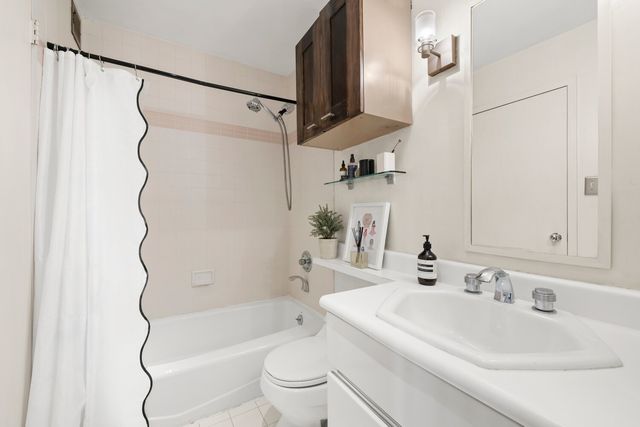 366 W 11th St Apt 6G, New York City, NY 10014