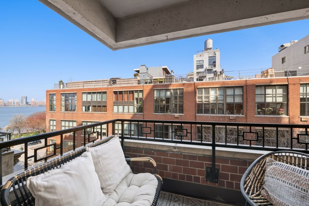 366 W 11th St Apt 6G, New York City, NY 10014