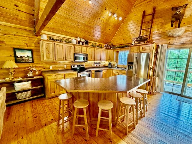 369 Lake Forest Drive, Eureka Springs, AR 72631