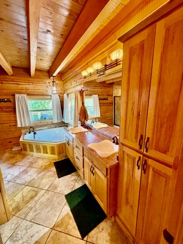 369 Lake Forest Drive, Eureka Springs, AR 72631