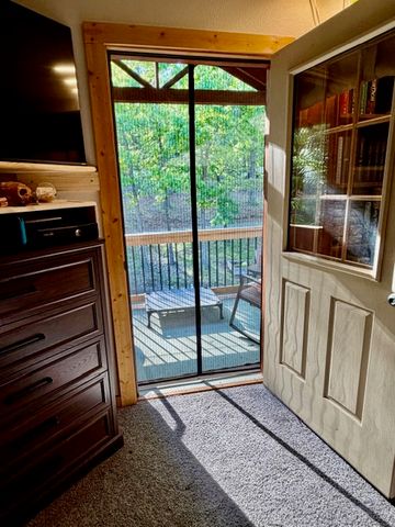 369 Lake Forest Drive, Eureka Springs, AR 72631