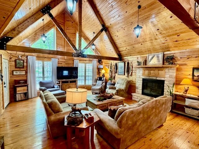 369 Lake Forest Drive, Eureka Springs, AR 72631