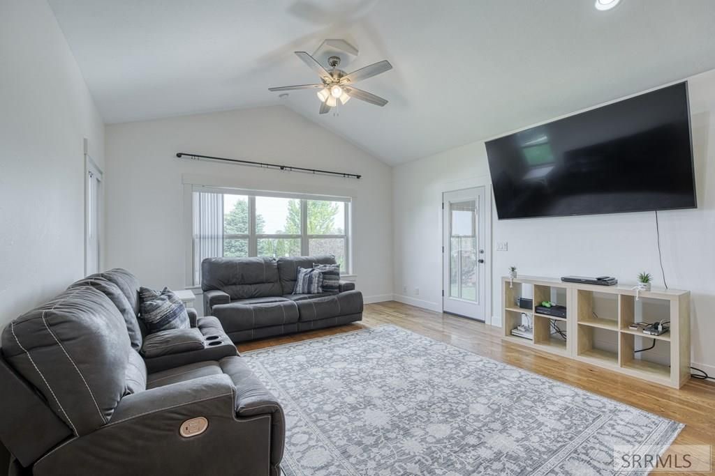 Image 9 of property listing at 6349 Tower Castle Loop, Ammon, ID 83406