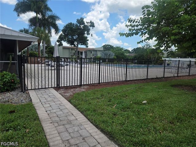 7400 College PKWY 74D, Fort Myers, FL 33907