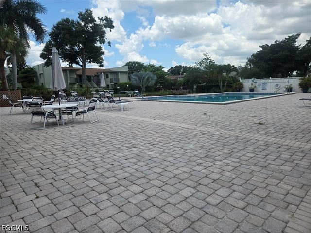 7400 College PKWY 74D, Fort Myers, FL 33907