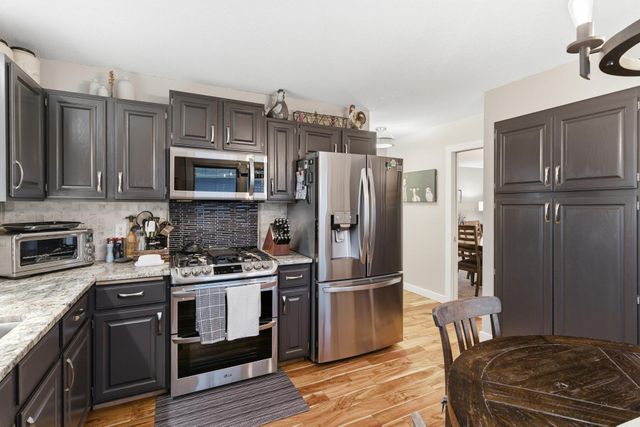 7361 Hunters Run, Eden Prairie, MN 55346