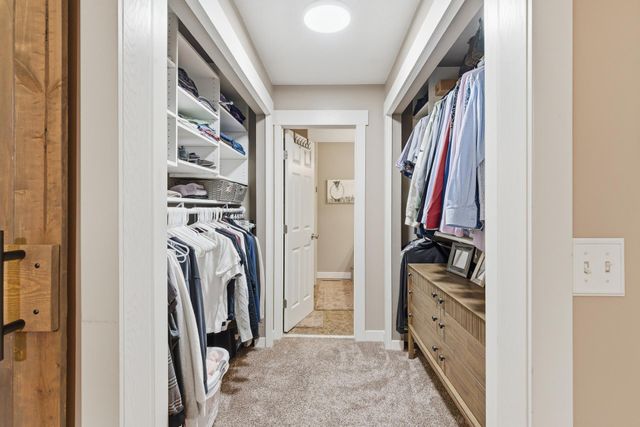 7361 Hunters Run, Eden Prairie, MN 55346