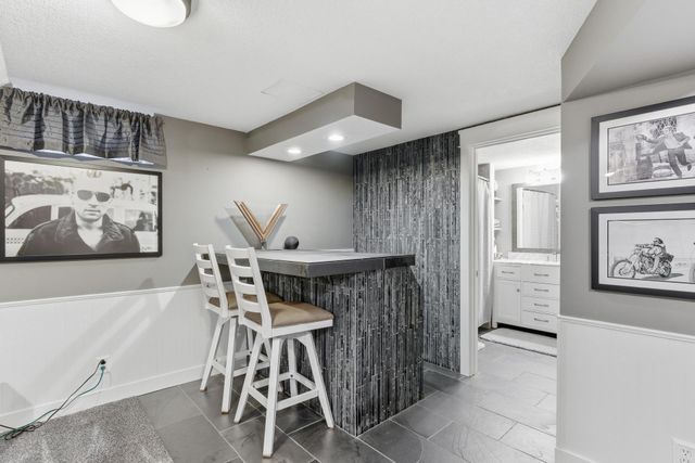 7361 Hunters Run, Eden Prairie, MN 55346