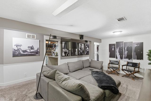 7361 Hunters Run, Eden Prairie, MN 55346